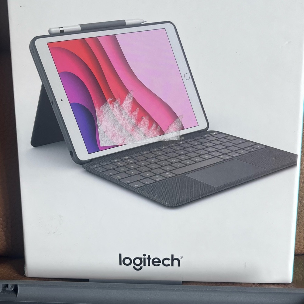 Logitech Gray Tablet Keyboard & Case IPad 7-8th Gen